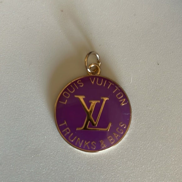 Large L V Trunks and bag - Picture 3 of 4